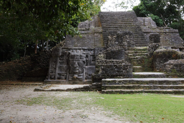 Mask_Temple_Lamanai_01