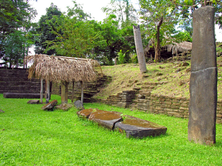 Nim_Li_Punit_Maya_site_in_Belize_-_Plaza_of_the_Stelae,_2007